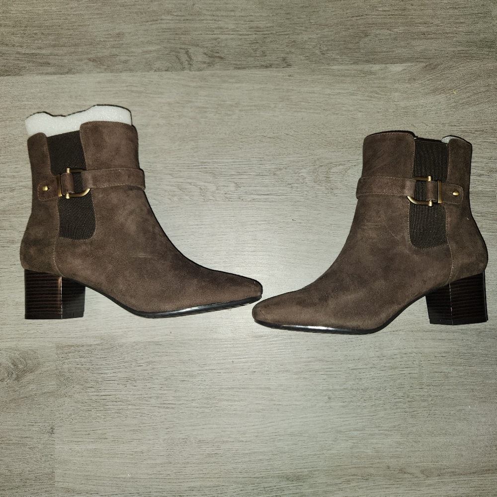 Bandolino Suede booties